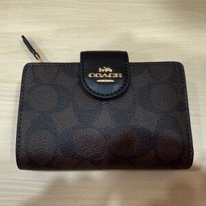 (NWT) Coach Medium Corner Zip Wallet In Signature Canvas